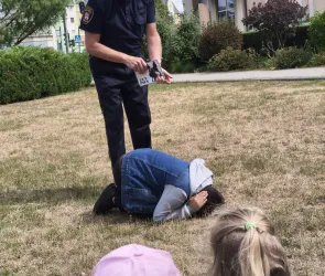 WAKACYJNE SPOTKANIE ZE STRAŻĄ MIEJSKĄ NA TEMAT ZASAD BEZPIECZEŃSTWA